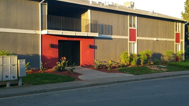 Building Photo - 1210 Kenny Dr