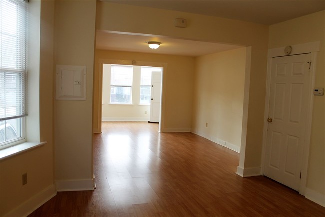 Building Photo - 125 W 30th St