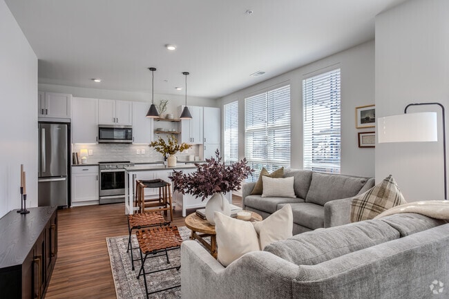 1BR, 1BA - 892 SF - Amber - Living Room - Fifth x Northwest