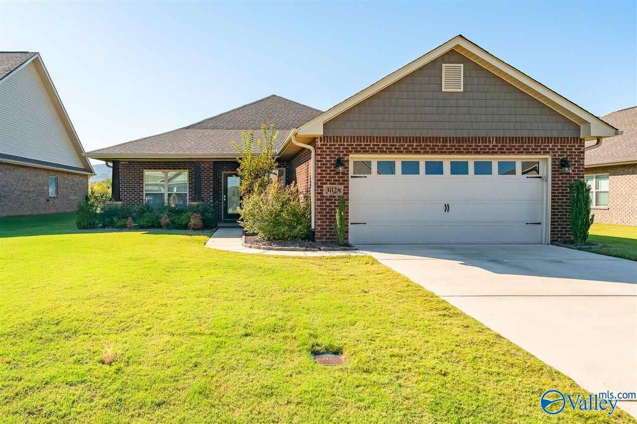 Primary Photo - 3028 Greenway Cir SE