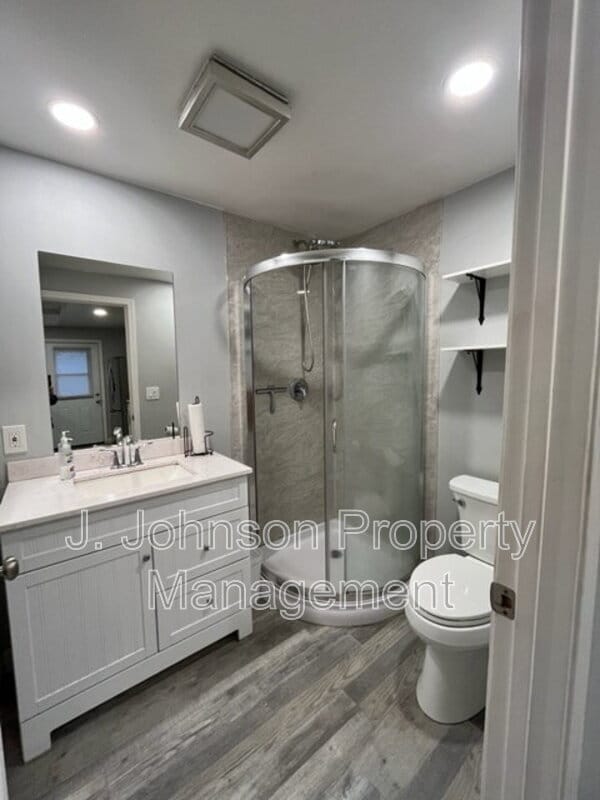 Building Photo - 320 W Whittier Ave