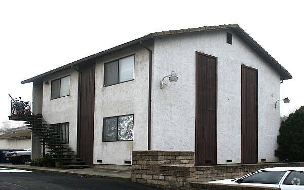 Building Photo - 1631-1633 Silverado Trl