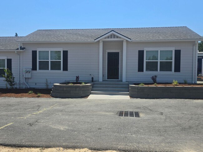 Foto del edificio - 1 bed 1 bath for rent in Grants Pass