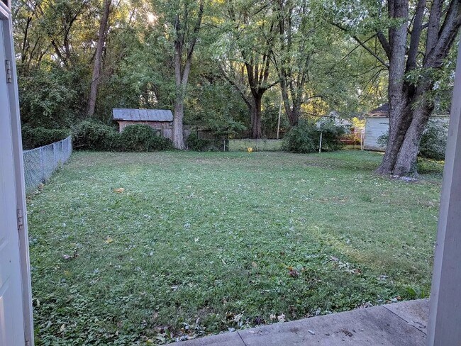 Building Photo - 1527 Lynch Ln