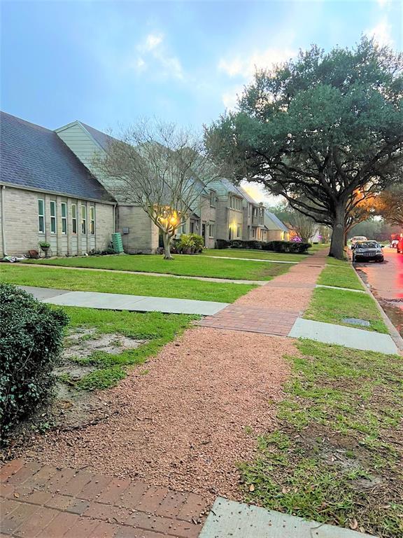 Building Photo - 2130 Greenbriar Colony Dr