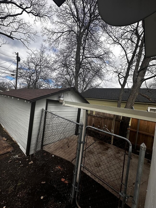 Foto del edificio - 2909 Alexander Ave