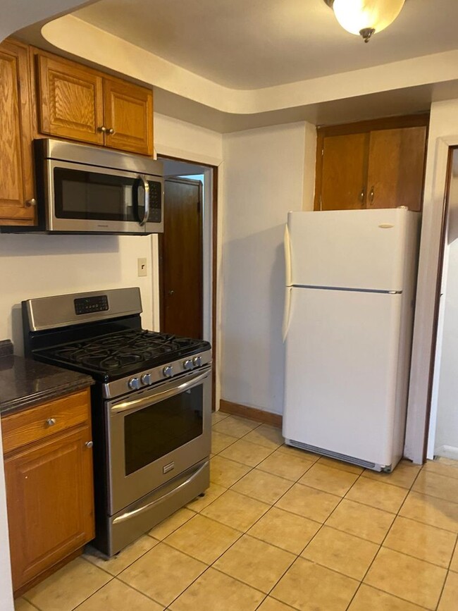 Foto del edificio - Charming 3-Bedroom Single-Family Home in Quiet Parma Neighborhood