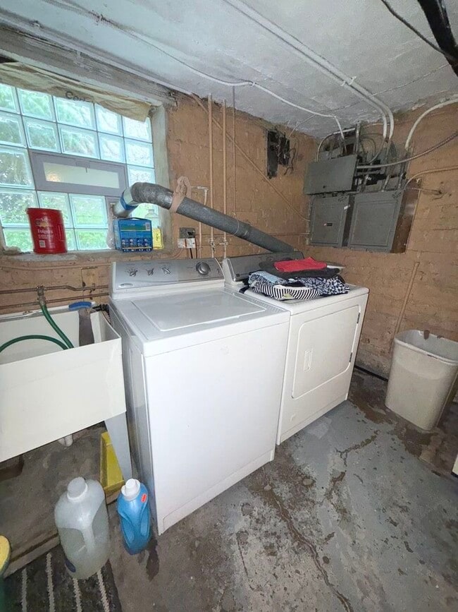 Building Photo - 2526 W Gunnison St