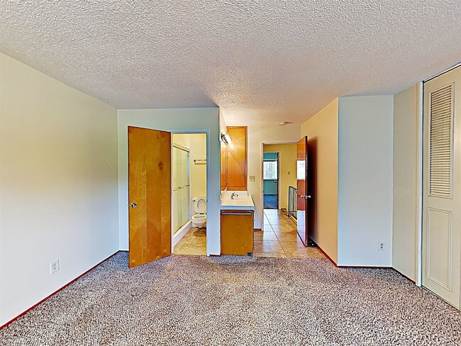 Building Photo - 5994 Lake Crest Way