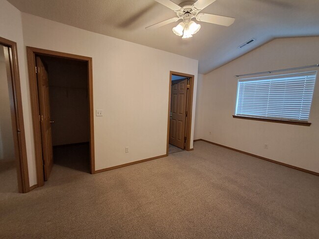 Building Photo - 2222 NE 137th Ct