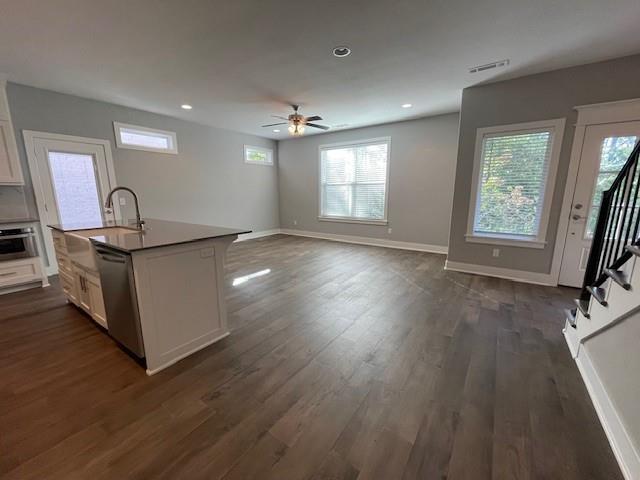 Building Photo - 2339 E Amherst Aly