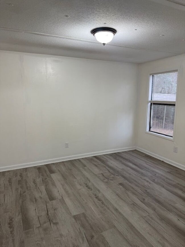 Photo - 3 Bedroom 2 Bath Doublewide Mobile Home