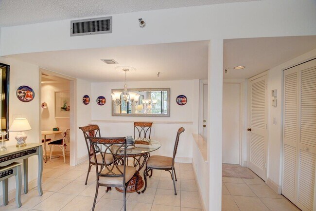 Building Photo - 6895 Willow Wood Dr