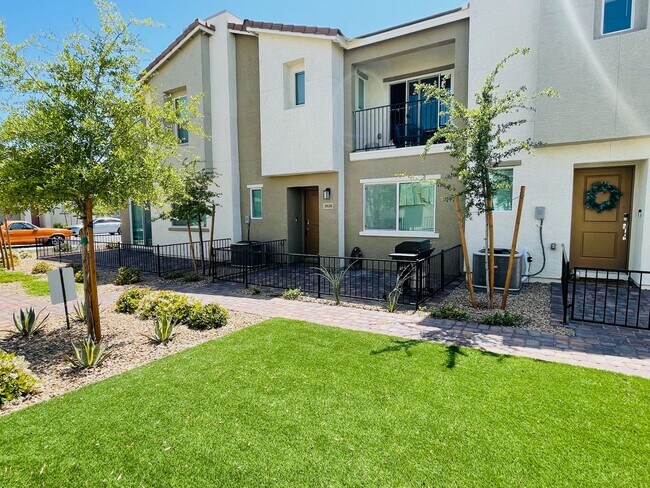 Building Photo - Coming Soon: Spacious 3 Bd, 2Bath Open Con...