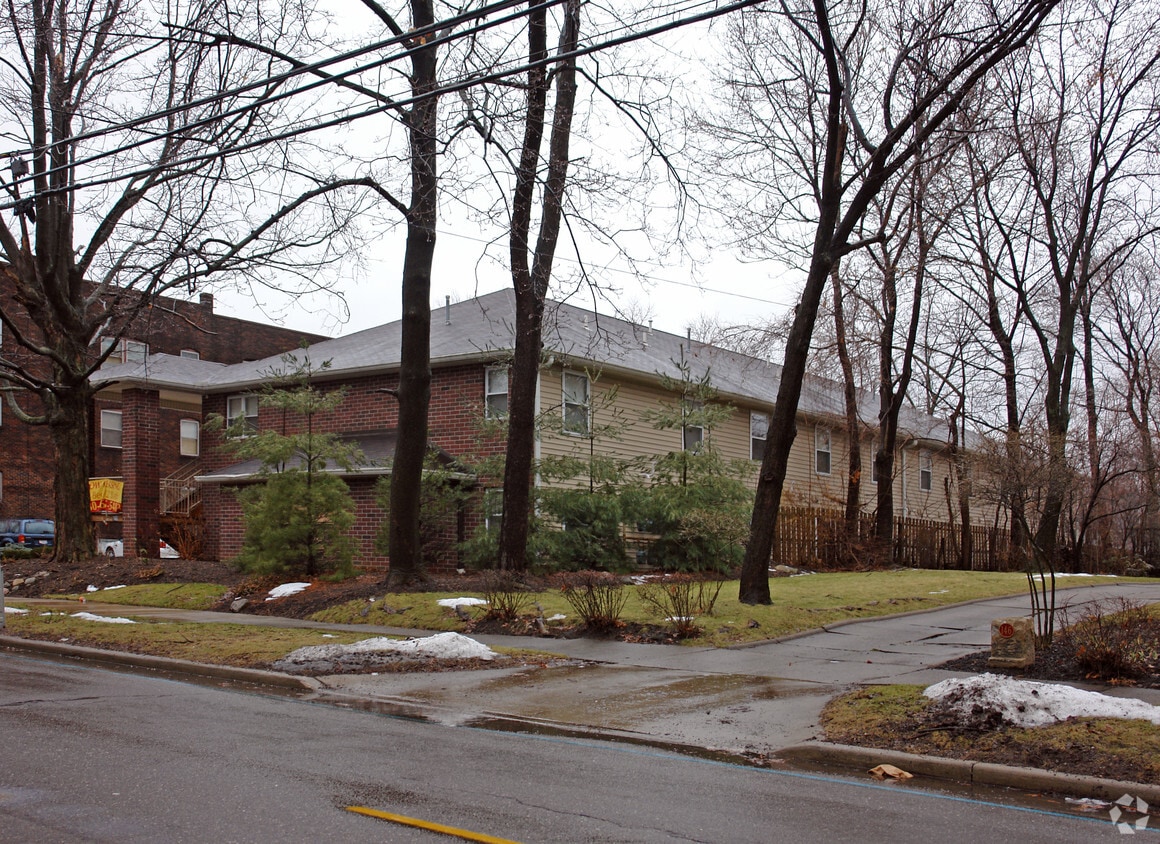 Building Photo - Arrowhead at Portage Path