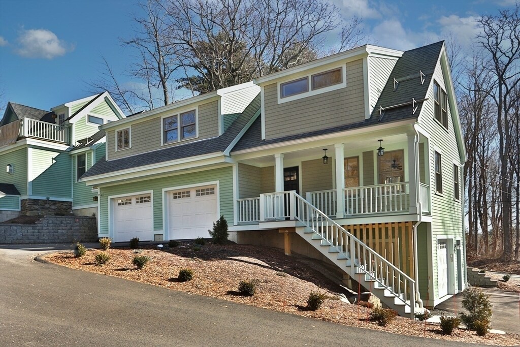 12 Warren Ave Unit B, Amesbury, MA 01913 Condo for Rent in Amesbury, MA