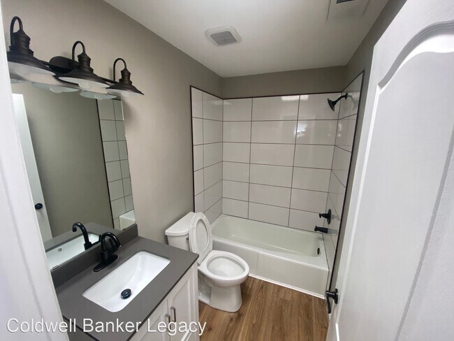 Building Photo - 3 br, 2 bath House - 11100 Academy Ridge NE