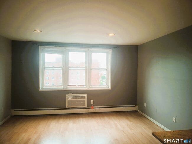 Building Photo - 140 Grove St