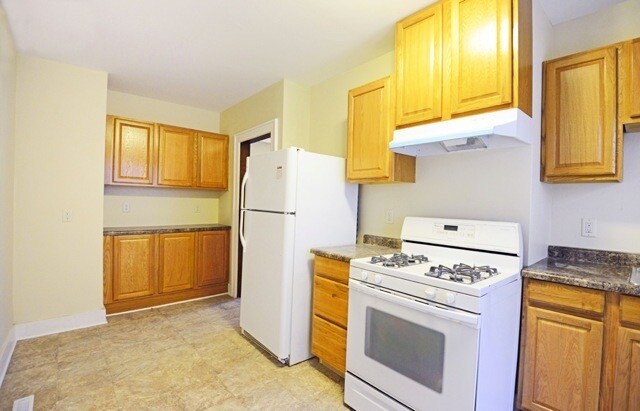 Eat In Kitchen - 4927 W Galena St