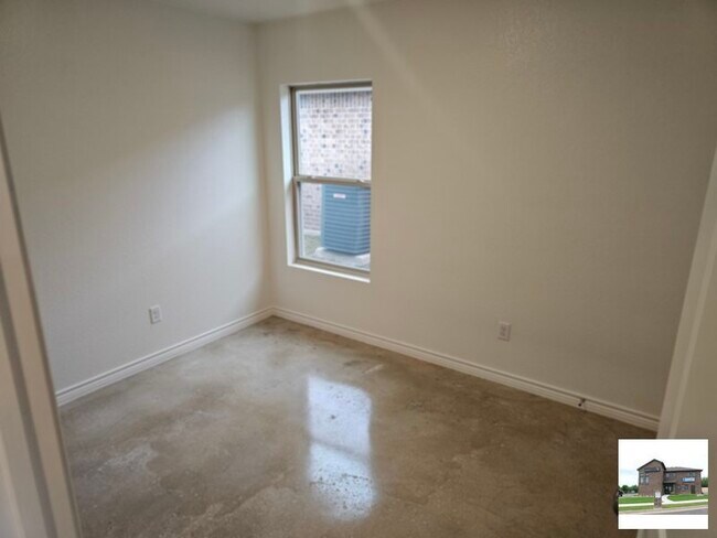 Foto del edificio - BRAND NEW!! DONT MISS THIS!