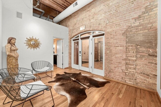 Building Photo - 1327 W Washington Blvd