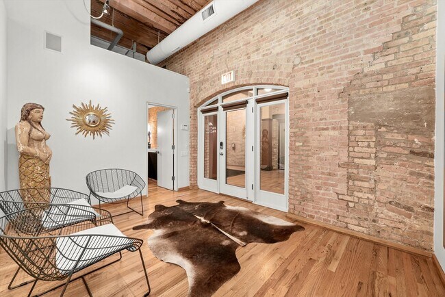 Foto del edificio - 1327 W Washington Blvd