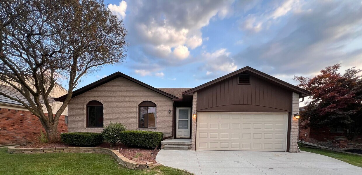 Foto principal - 18210 Cider Mill St