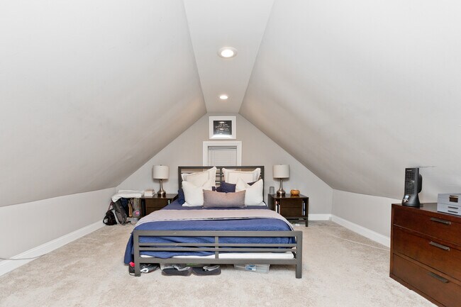 Foto del edificio - 2451 W Haddon Ave