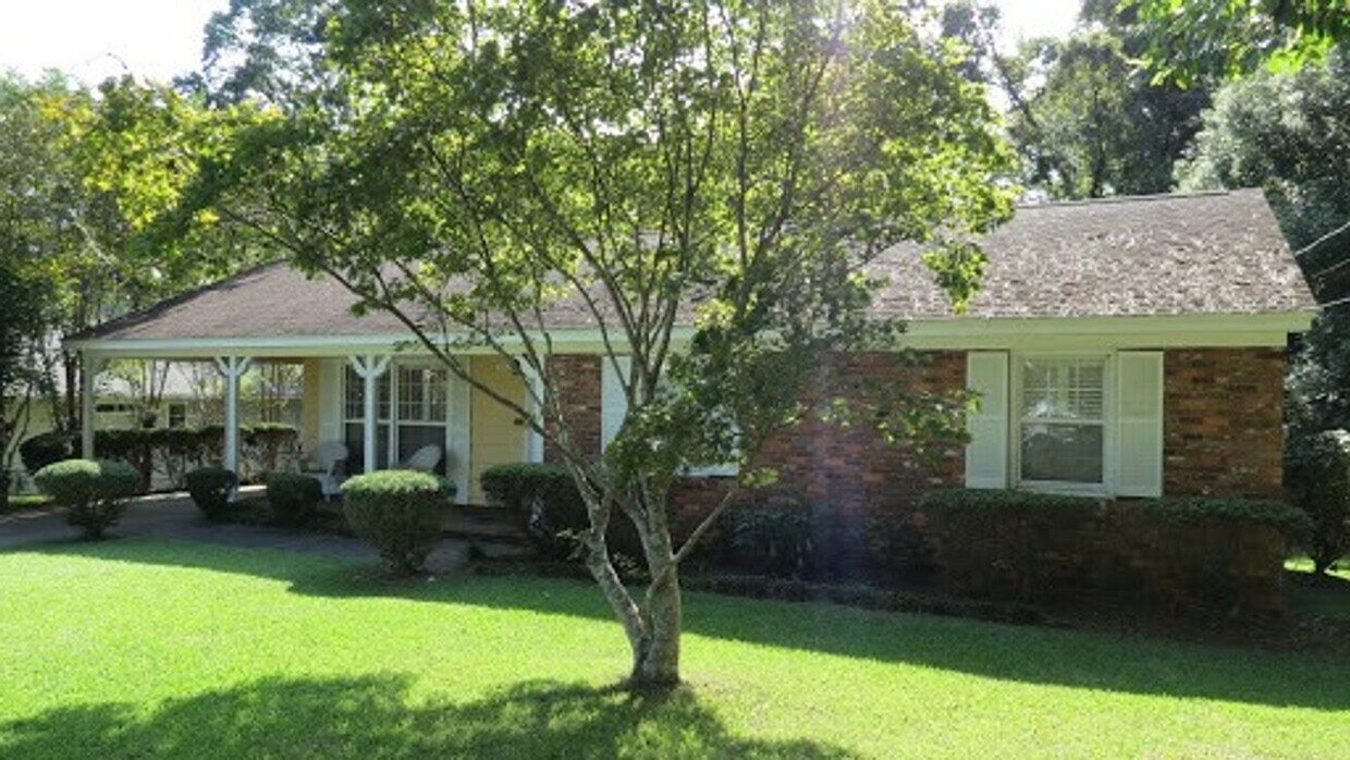 Primary Photo - 3 BR/ 1.5 Midtown Charmer!