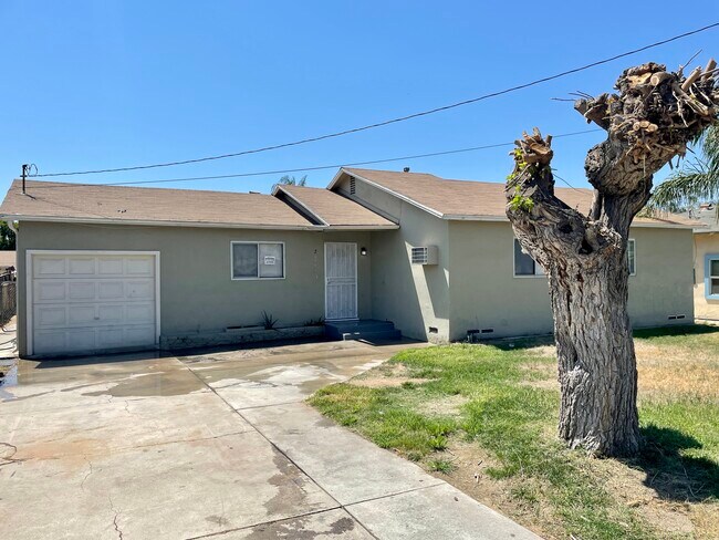 Building Photo - 26953 Cypress St