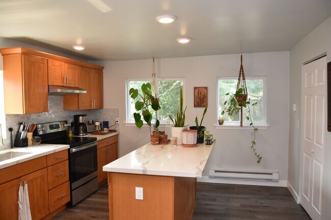 Foto del edificio - 3 Bedroom 1.5 Bath McKinley Hill Tacoma 2 ...