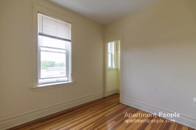 Building Photo - 1633 W Rascher Ave