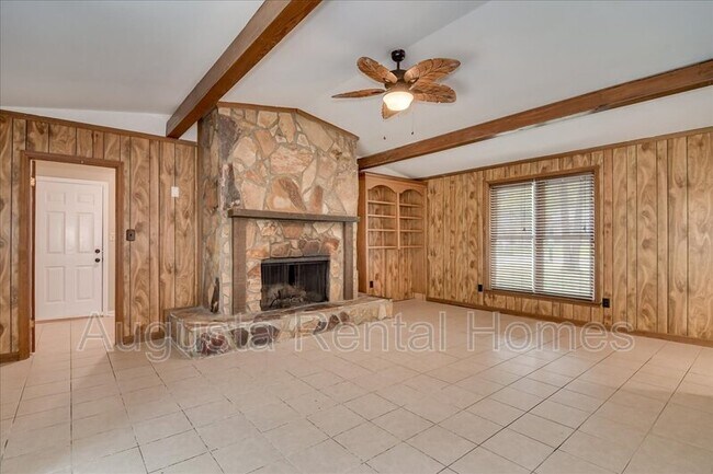 Building Photo - 3403 Ravenwood Dr
