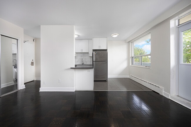 Building Photo - 3888 Bathurst Street