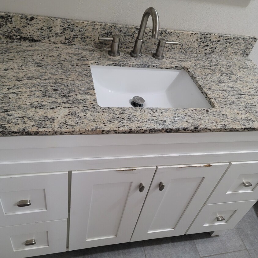 Granit vanity in bathroom - 31707 Waller Tomball Rd