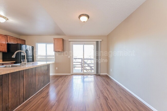 Foto del edificio - 3234 S Dudley St