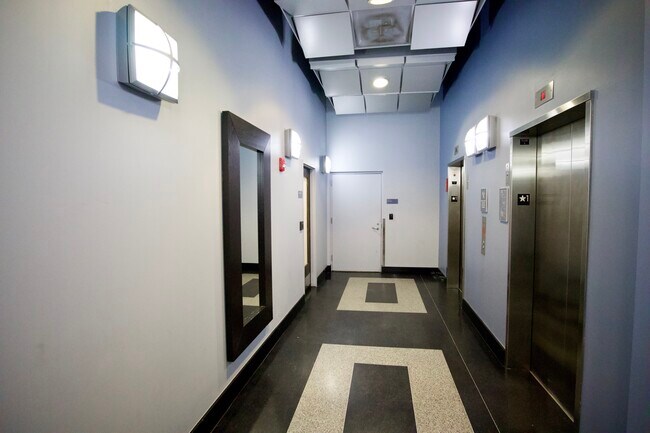 Foto del edificio - 1 E 8th St