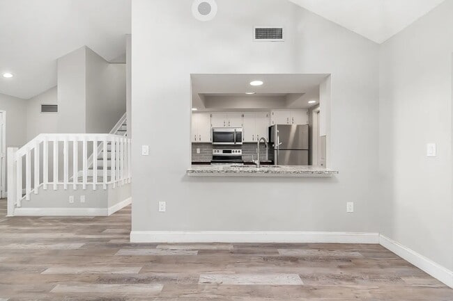 Foto del edificio - 928 Laurel Ave