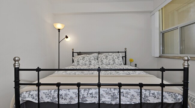 Building Photo - Central Park Terrace (A)