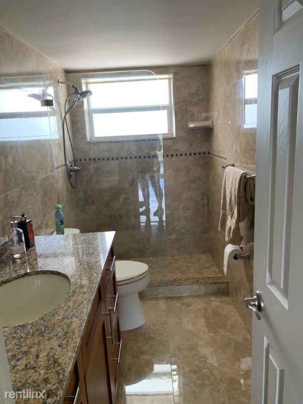 Building Photo - 1 br, 1 bath Condo - 1536 se 15 ct
