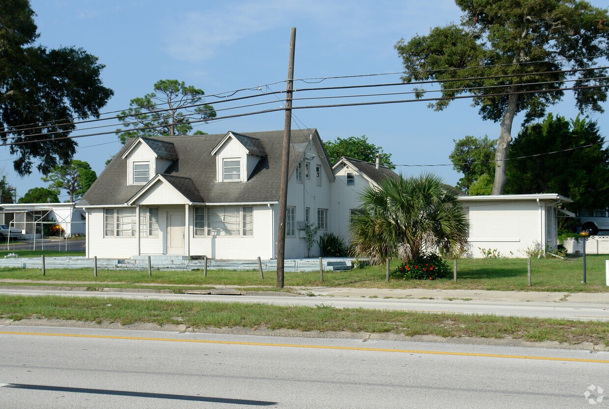 Building Photo - Blue Gables Mobile Home Park