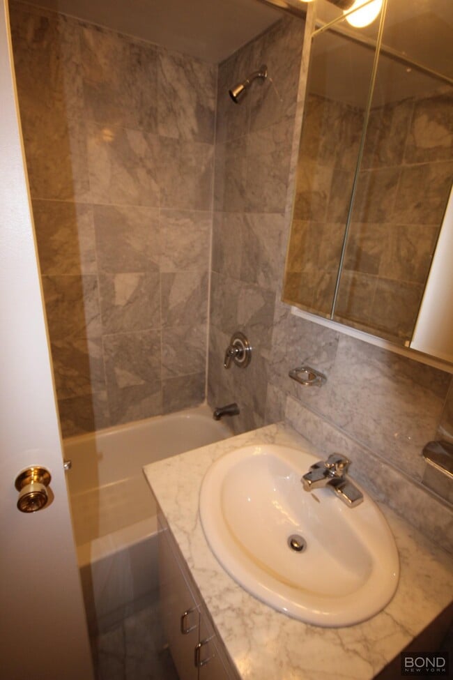 Foto del edificio - 145 E 16th St