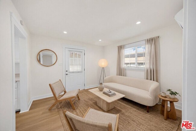 Foto del edificio - 6190 Mesa Ave