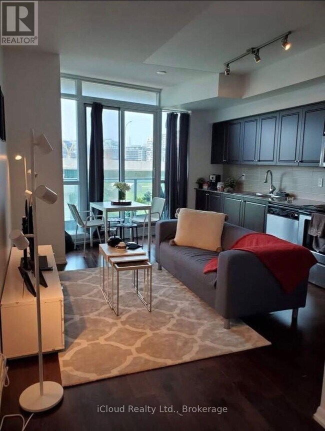 Building Photo - 209 Fort York Blvd