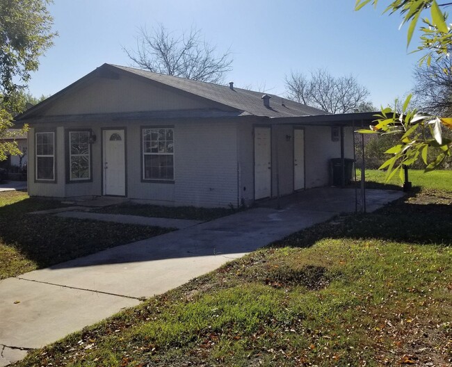 Building Photo - Move-In ready **LACKLAND AFB**