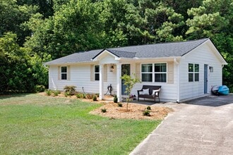 Building Photo - 223 Woodglen Dr