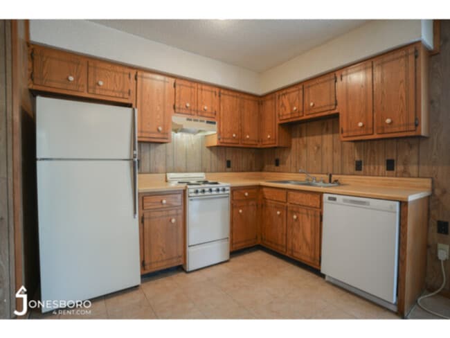 Building Photo - Race Crest Apartments: Water/Sewer Include...