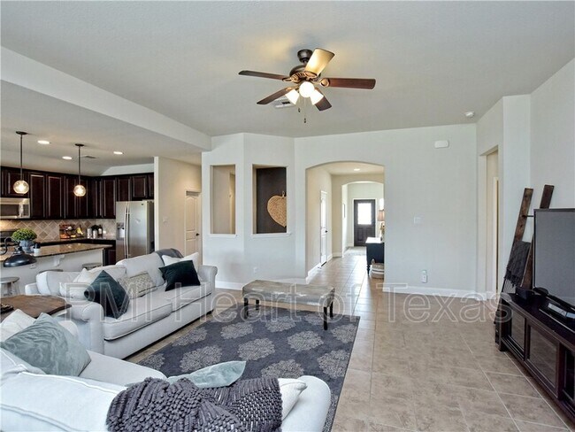 Foto del edificio - 2413 Grand Lake Pkwy
