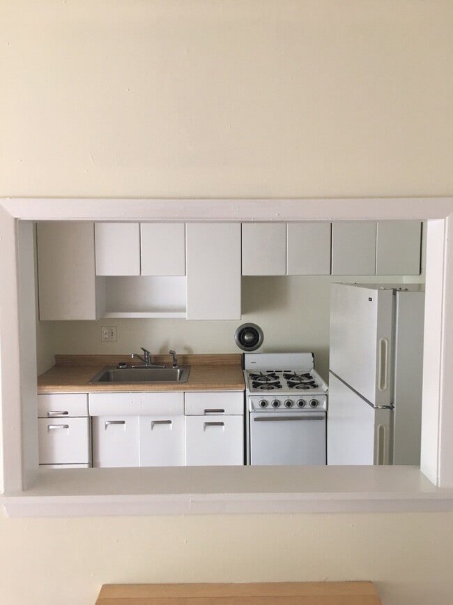 Interior Photo - 2715 Dupont Ave