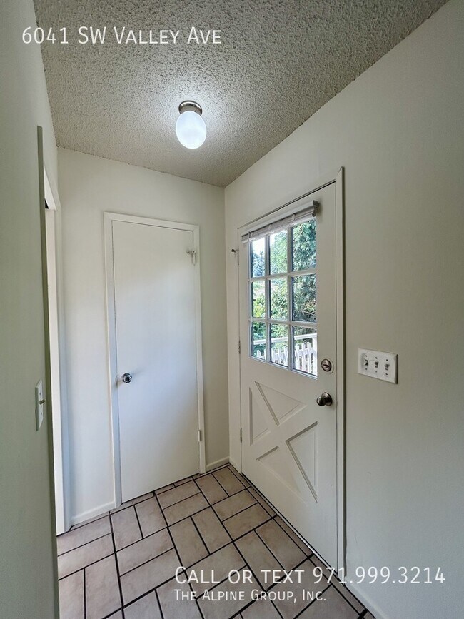 Foto del edificio - 6041 SW Valley Ave